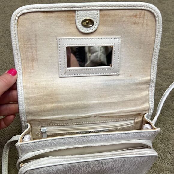 Kathy Lea Collection White Crossbody Purse w Built In Zip Wallet - Picture 2 of 8